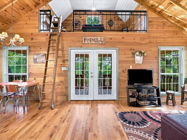 196 Lakecrest Drive, Pottsboro, TX 75076