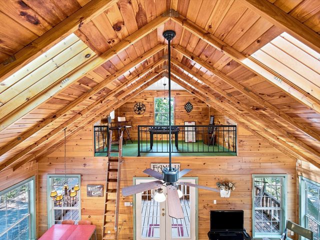 196 Lakecrest Drive, Pottsboro, TX 75076