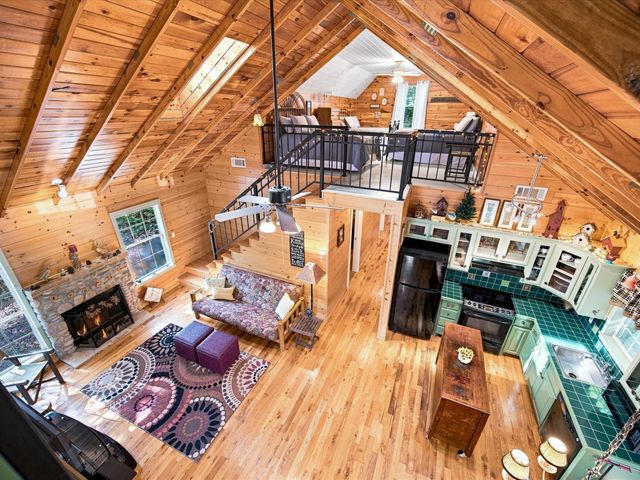 196 Lakecrest Drive, Pottsboro, TX 75076