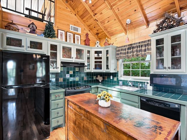 196 Lakecrest Drive, Pottsboro, TX 75076