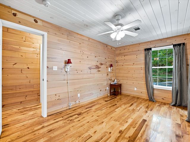 196 Lakecrest Drive, Pottsboro, TX 75076