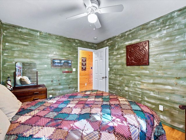 196 Lakecrest Drive, Pottsboro, TX 75076