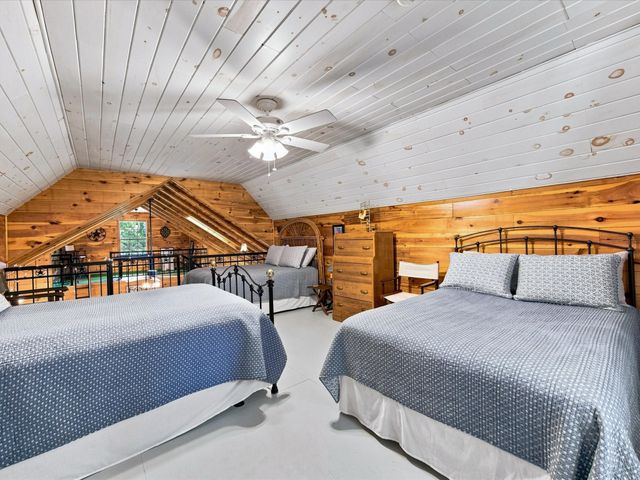 196 Lakecrest Drive, Pottsboro, TX 75076