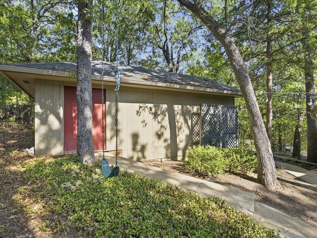 196 Lakecrest Drive, Pottsboro, TX 75076