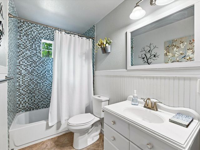 196 Lakecrest Drive, Pottsboro, TX 75076