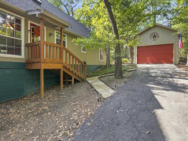 196 Lakecrest Drive, Pottsboro, TX 75076