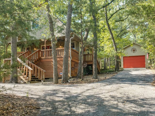 196 Lakecrest Drive, Pottsboro, TX 75076