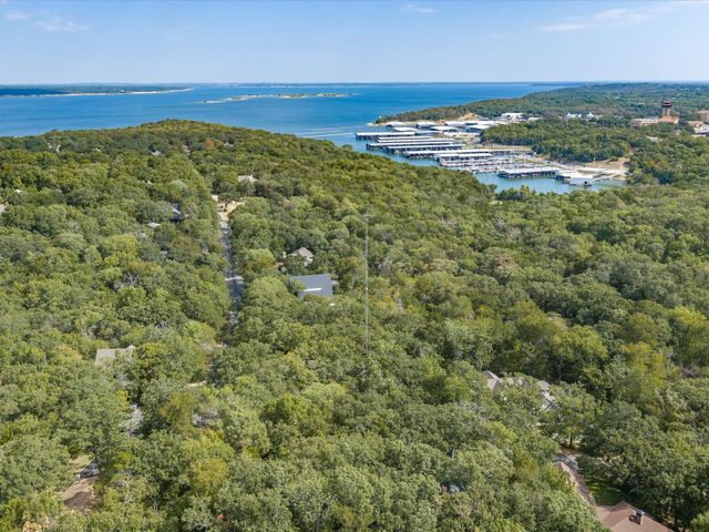 196 Lakecrest Drive, Pottsboro, TX 75076