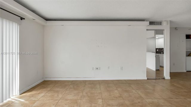 7200 Fairway Dr H12, Miami Lakes, FL 33014