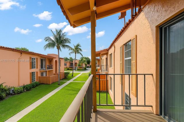 7200 Fairway Dr H12, Miami Lakes, FL 33014