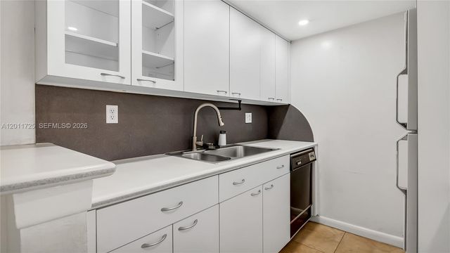 7200 Fairway Dr H12, Miami Lakes, FL 33014