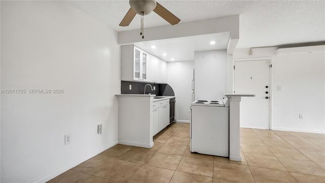 7200 Fairway Dr H12, Miami Lakes, FL 33014