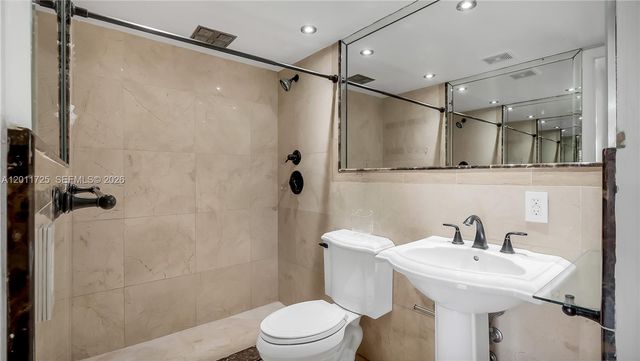 7200 Fairway Dr H12, Miami Lakes, FL 33014