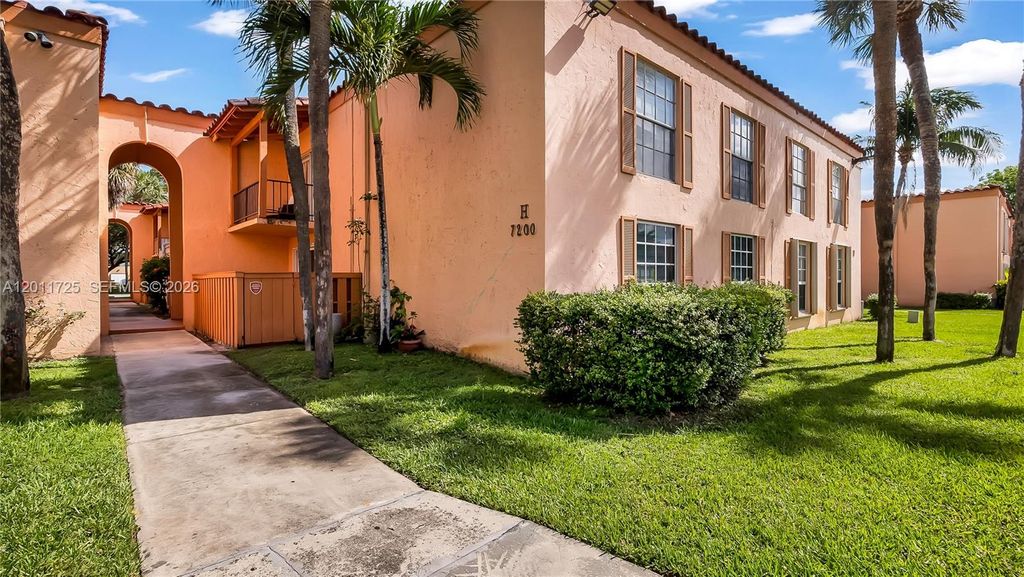 7200 Fairway Dr H12, Miami Lakes, FL 33014