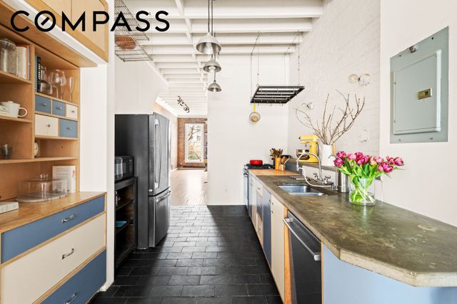 543 Manhattan Avenue TH, New York City, NY 10027