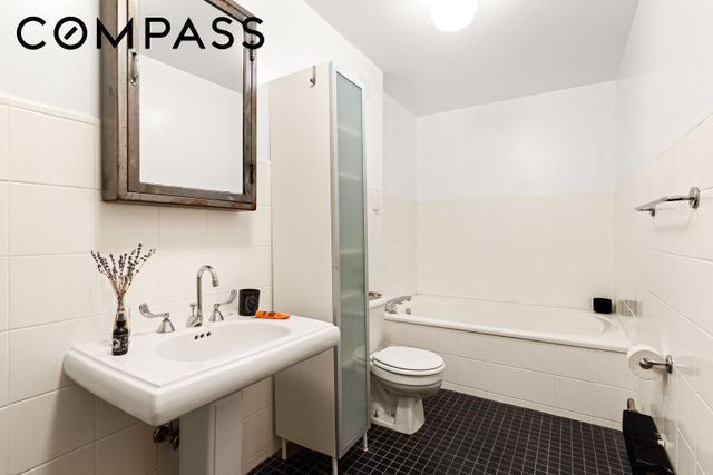 543 Manhattan Avenue TH, New York City, NY 10027