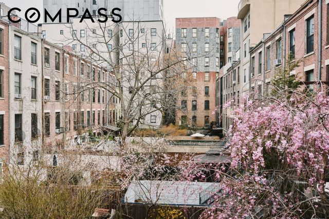 543 Manhattan Avenue TH, New York City, NY 10027