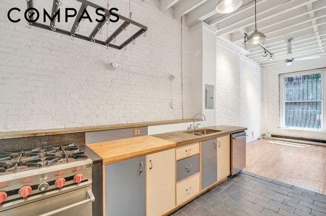 543 Manhattan Avenue TH, New York City, NY 10027
