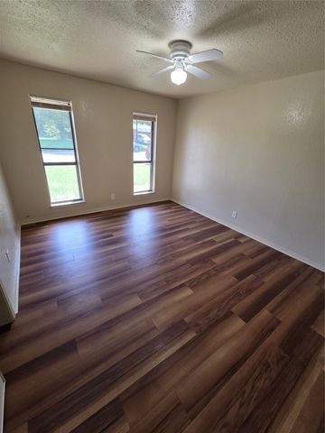 1014 Harbor Lakes Drive, Granbury, TX 76048