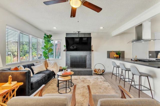 4040 Apore St, La Mesa, CA 91941