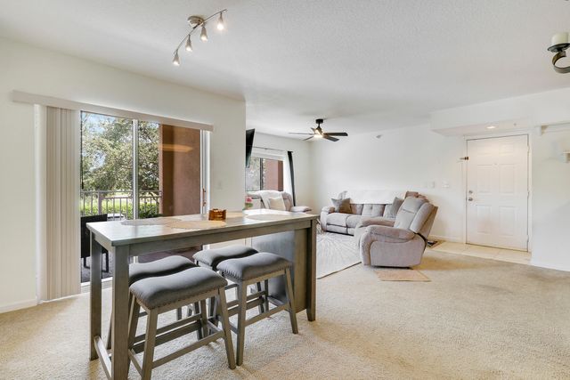 261 SW Palm Dr Apt 205, Port St Lucie, FL 34986