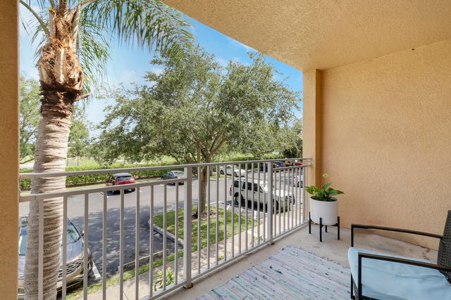 261 SW Palm Dr Apt 205, Port St Lucie, FL 34986