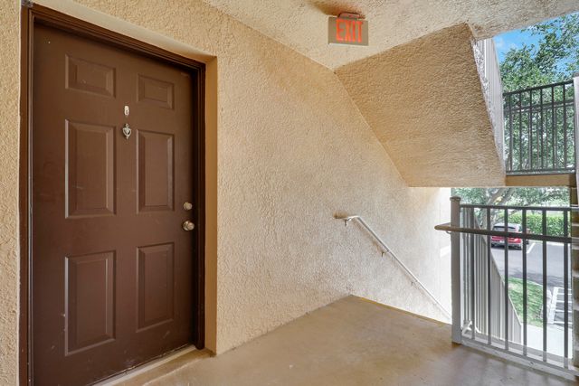 261 SW Palm Dr Apt 205, Port St Lucie, FL 34986