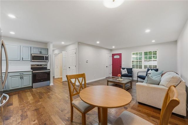 519 NE 98th Place, Kansas City, MO 64155