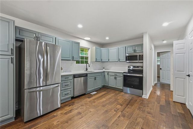 519 NE 98th Place, Kansas City, MO 64155