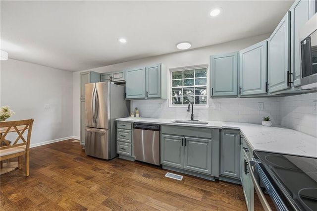 519 NE 98th Place, Kansas City, MO 64155
