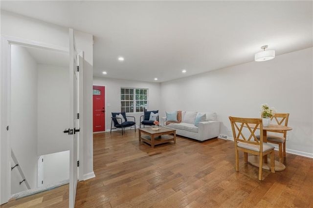519 NE 98th Place, Kansas City, MO 64155