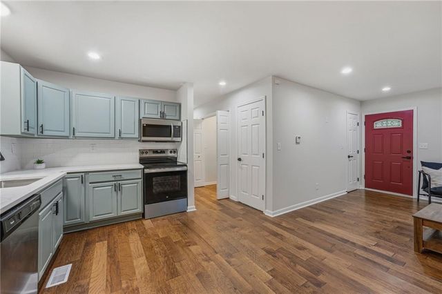 519 NE 98th Place, Kansas City, MO 64155