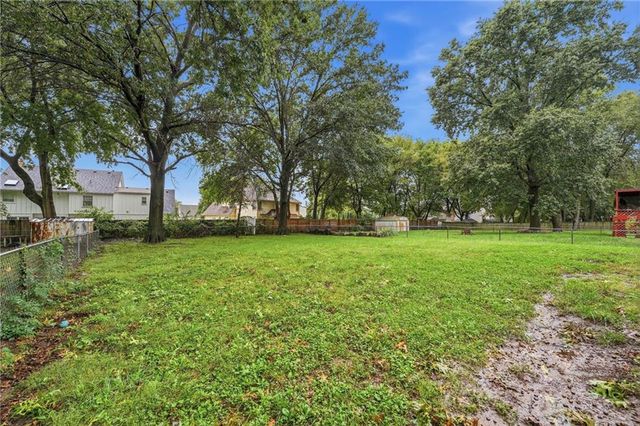 519 NE 98th Place, Kansas City, MO 64155