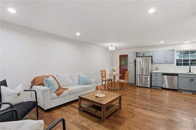 519 NE 98th Place, Kansas City, MO 64155