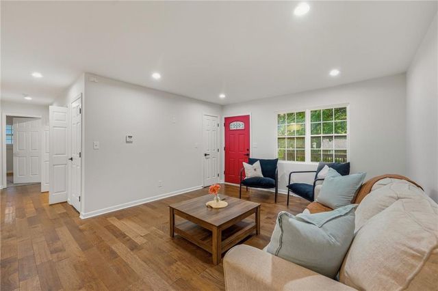 519 NE 98th Place, Kansas City, MO 64155