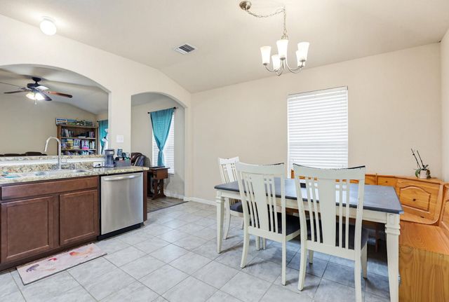 138 Talon DR, Luling, TX 78648