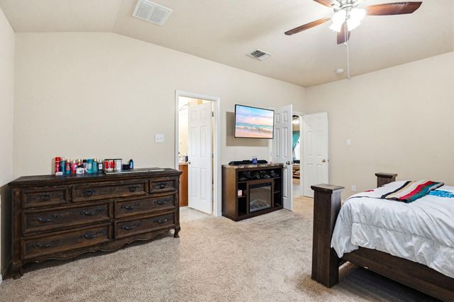 138 Talon DR, Luling, TX 78648