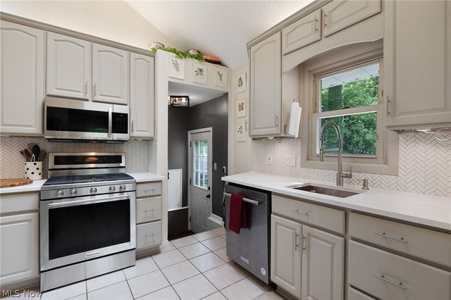 4117 Canterbury Road, North Olmsted, OH 44070