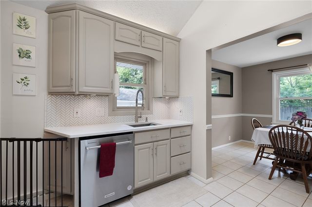 4117 Canterbury Road, North Olmsted, OH 44070