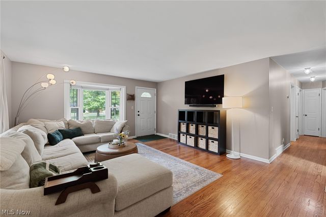 4117 Canterbury Road, North Olmsted, OH 44070