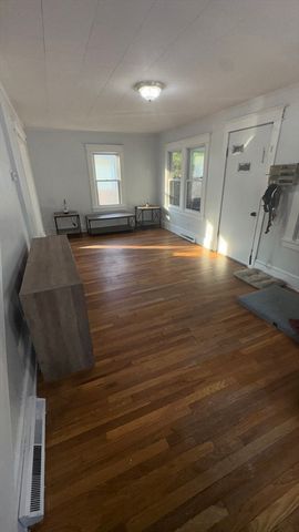 21 Fullerton St, Springfield, MA 01151