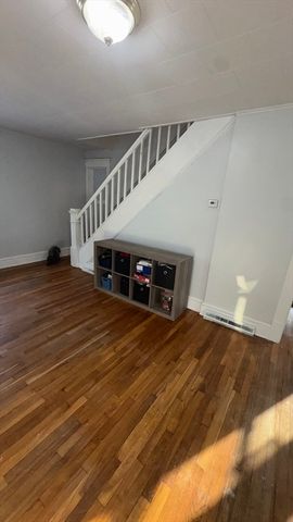 21 Fullerton St, Springfield, MA 01151