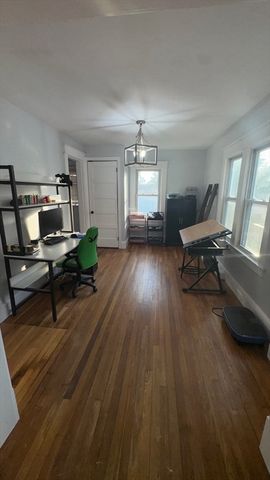 21 Fullerton St, Springfield, MA 01151