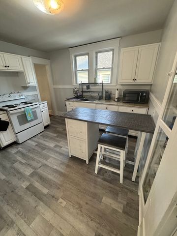 21 Fullerton St, Springfield, MA 01151