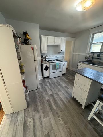 21 Fullerton St, Springfield, MA 01151