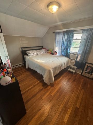 21 Fullerton St, Springfield, MA 01151