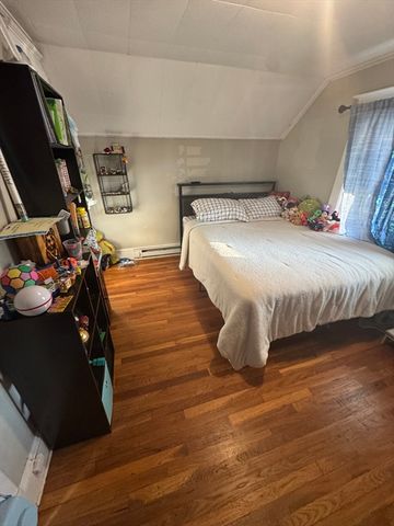 21 Fullerton St, Springfield, MA 01151