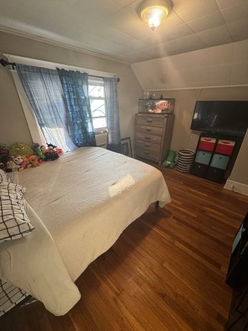 21 Fullerton St, Springfield, MA 01151