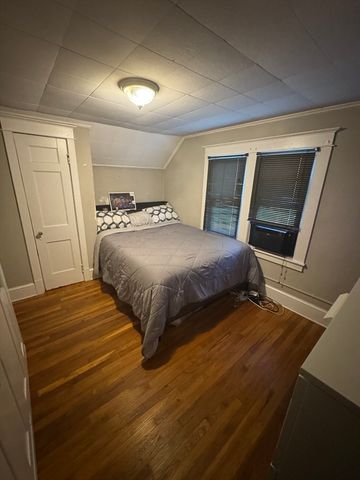 21 Fullerton St, Springfield, MA 01151