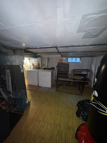 21 Fullerton St, Springfield, MA 01151